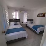 Tita\'S Airport Hotel