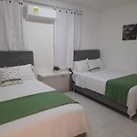 Tita\'S Airport Hotel