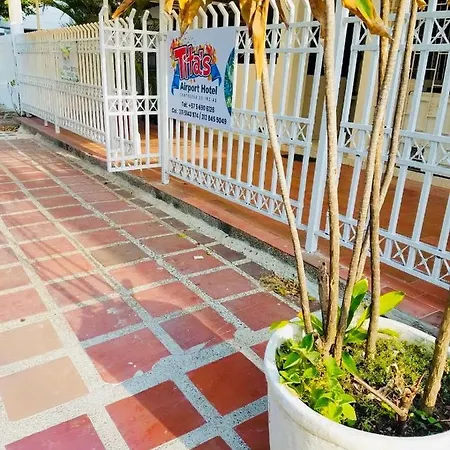 Hotel Tita's Airport 4*