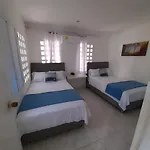 Tita\'S Airport Hotel