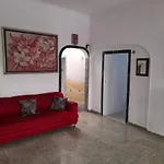 Tita\'S Airport Hotel